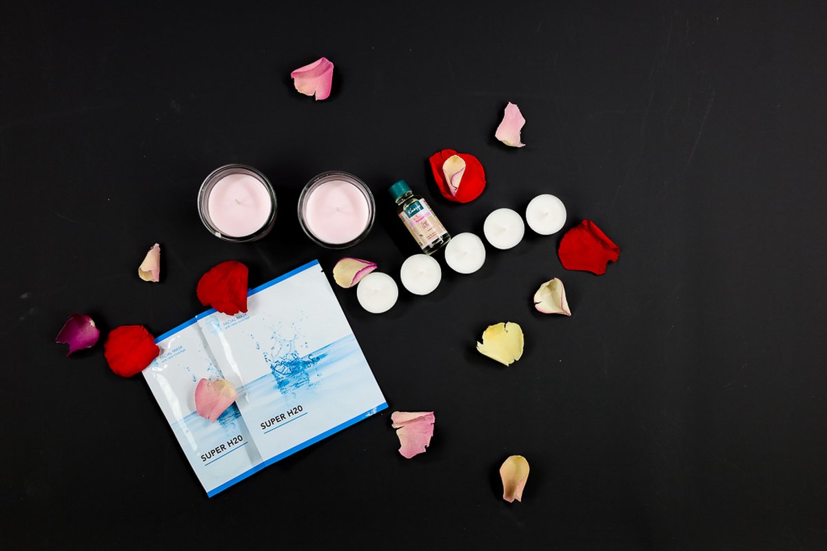 Goedkoopste Home Spa Date Box – Romantisch - Ontspannen - Thuis – Luxe Spa- Gezichtsmaskers - Massageolie - Kaarsen