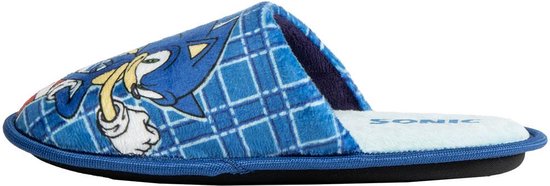 Blauwe pantoffel met ruitpatroon en Sonic the Hedgehog print. Tekst 'I'M OUTTA HERE'.