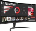 Een gebogen LG UltraWide monitor toont een online vergadering met grafieken. De monitor heeft een zwarte rand en standaard.