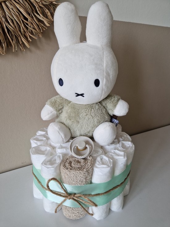 Foto: Luiertaart nijntje beige babyshower kraamcadeau