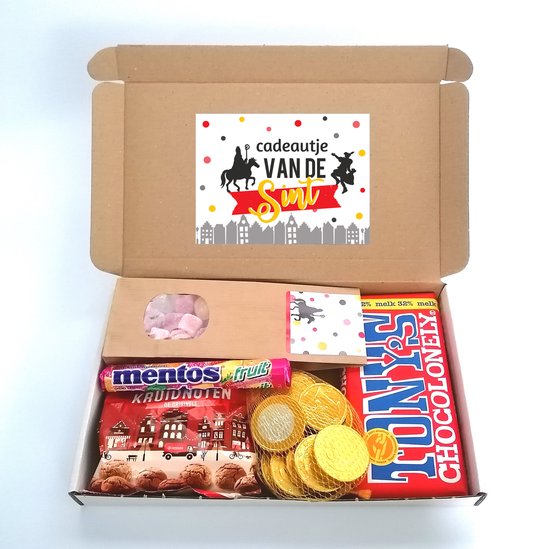 Foto: Sinterklaas cadeau brievenbuspakket cadeautje van de sint bolletje kruidnoten chocolade munten tony chocolonely tum tum mentos