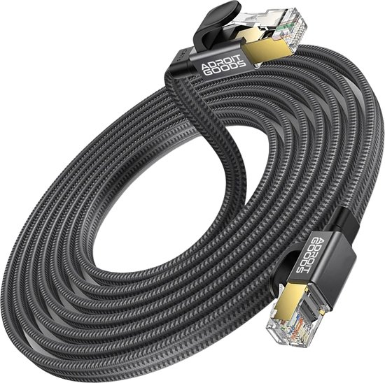 Câble Ethernet tressé noir enroulé avec des connecteurs RJ45 dorés aux deux extrémités.