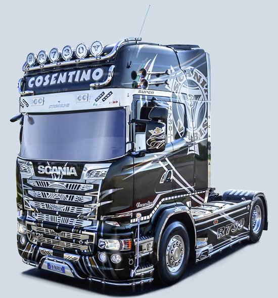Gedetailleerde modelbouw Scania R730 Streamline vrachtwagen, zwart met zilveren accenten, 'Cosentino'.