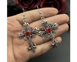 Sierlijke Gotische oorbellen kruis met rode strass
