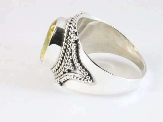 Bague en argent repoussé avec citrine - taille 20