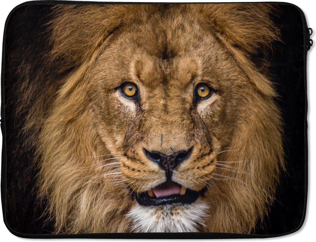 Laptophoes 17 inch - Leeuw - Portret - Zwart - Dieren - Laptop sleeve - Binnenmaat 41x28 cm - Zwarte achterkant