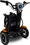 Voorkant van een gouden opvouwbare scootmobiel, met koplamp, mandje en zwarte details.