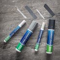 Vier voegpennen in verschillende maten en kleuren (grijs en wit) met reinigingsstrips.