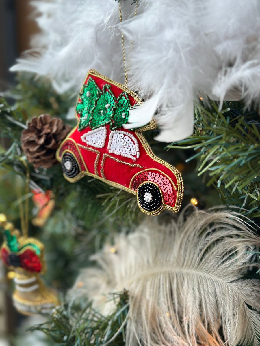 HEM Auto met Kerstboom Kerstbal – Kersthanger 10 cm – Ornament Auto met Boom – Kerstversiering voor in de Kerstboom