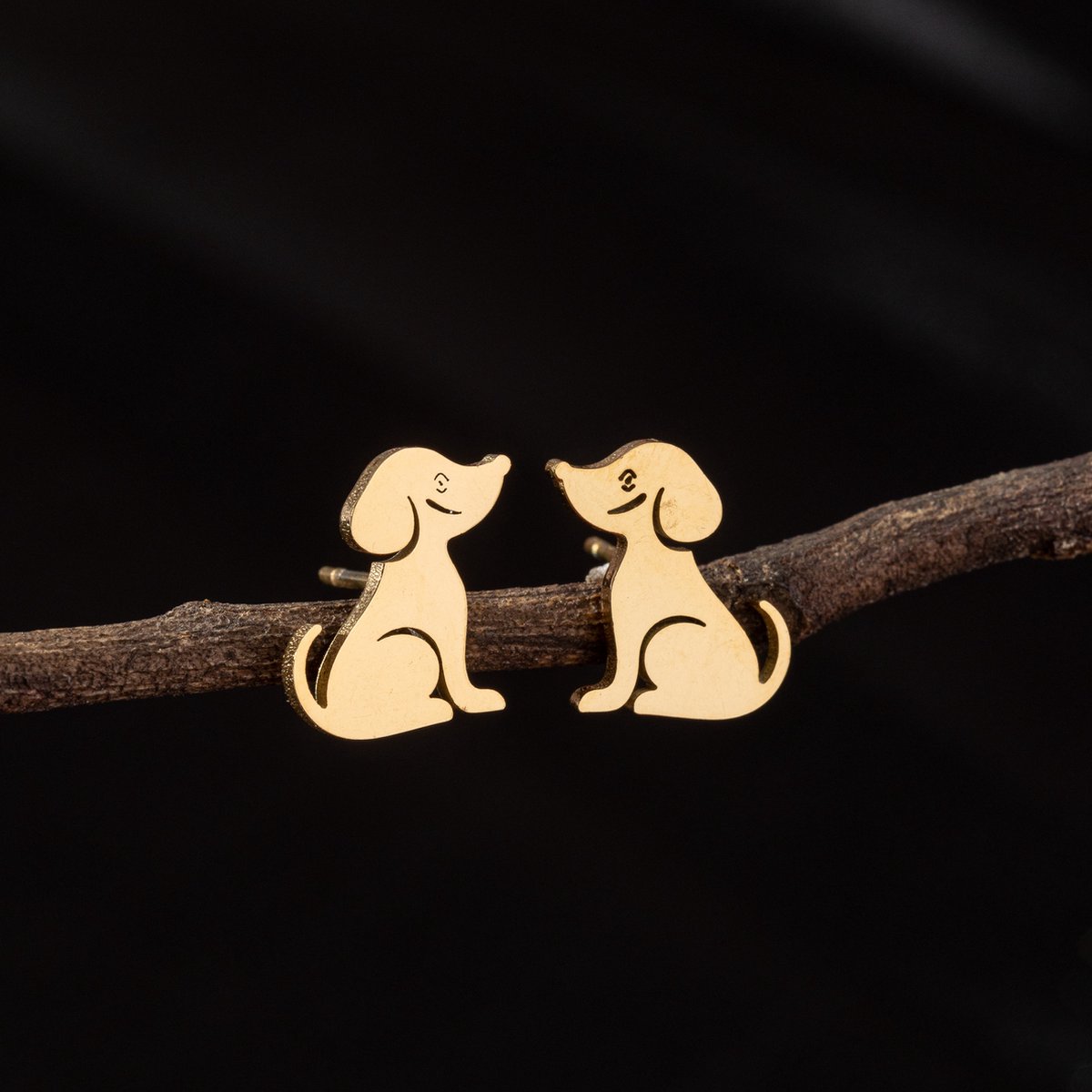 dames oorknoppen met hond-RVS oorknopjes-goudkleurig-10mm-12mm