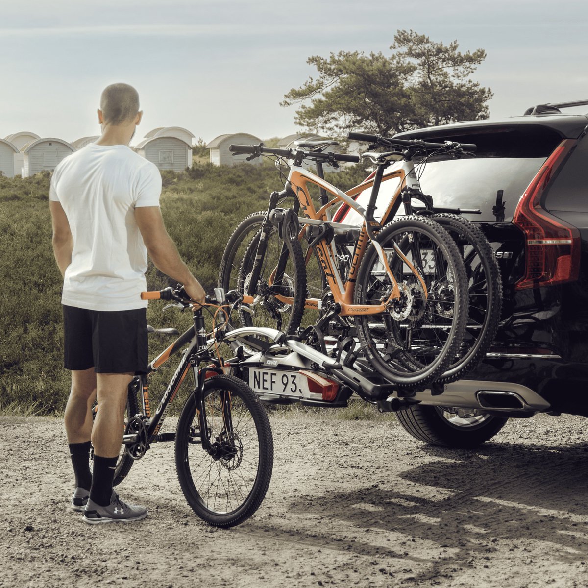 Thule VeloCompact 13-pin Trekhaak fietsendrager Black/aluminum 2 bikes – foto 2