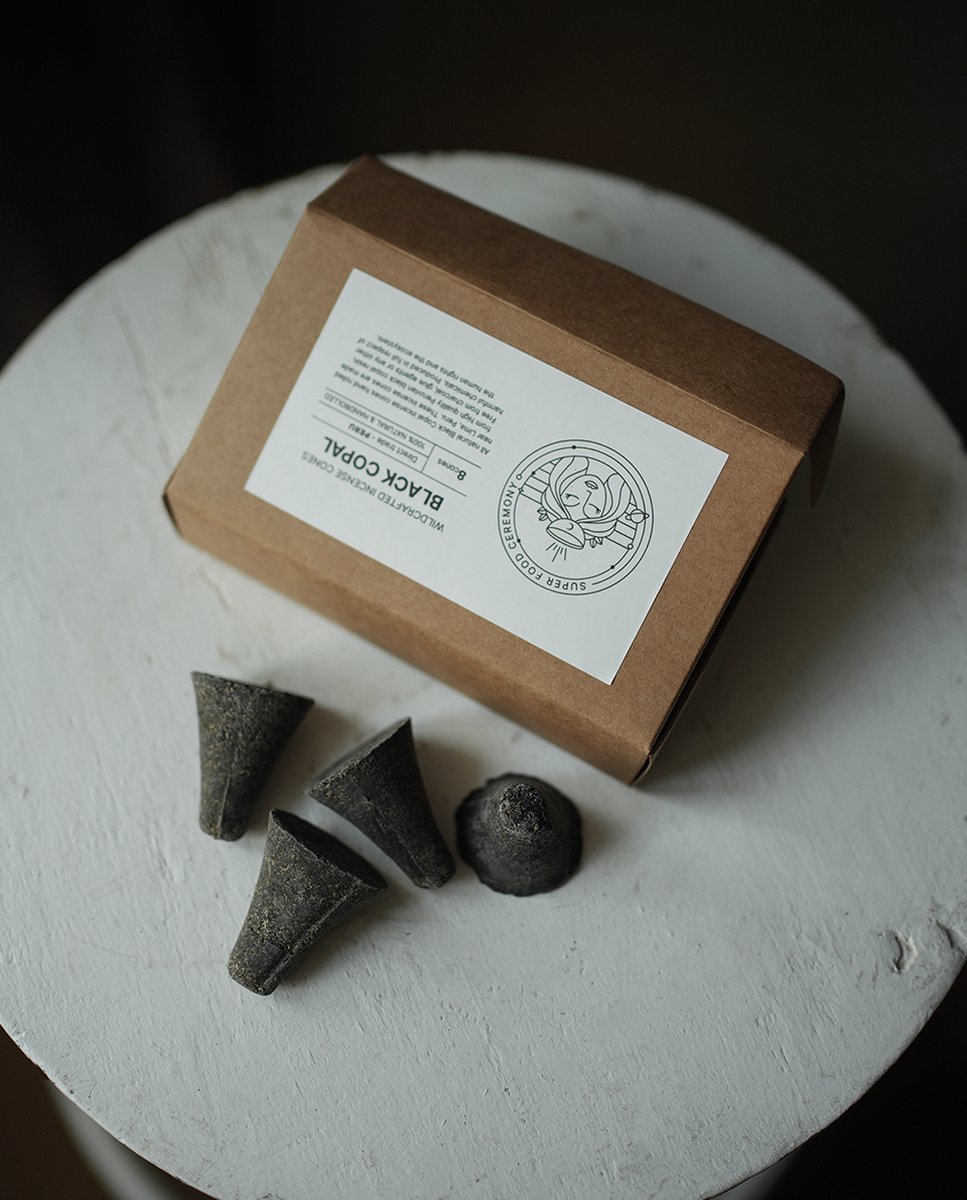 Super Food Ceremony - BLACK COPAL Incense cones XL - kegelwierook - Rechtstreeks uit PERU - 8 stuks - 100% authentiek en natuurlijk - holistic support - zwarte copal hars - Black - handgemaakt