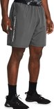 Man in donkergrijze sportbroek met 'UNDER ARMOUR' logo op de zijkant.