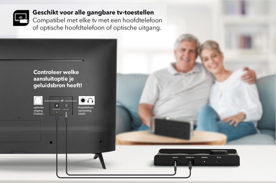 Achterkant van een TV en een zwarte basisstation met kabels aangesloten. Twee mensen kijken tv op de bank. Tekst: "Geschikt voor alle gangbare tv-toestellen" en "Controleer welke aansluitoptie je geluidsbron heeft!".