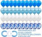 Set van 40 ballonnen en 3 linten. 3 verschillende tinten blauwe ballonnen en 1 glinsterende. De linten zijn ook in 2 verschillende kleuren. Geweldig voor verjaardagsfeestjes, bruil