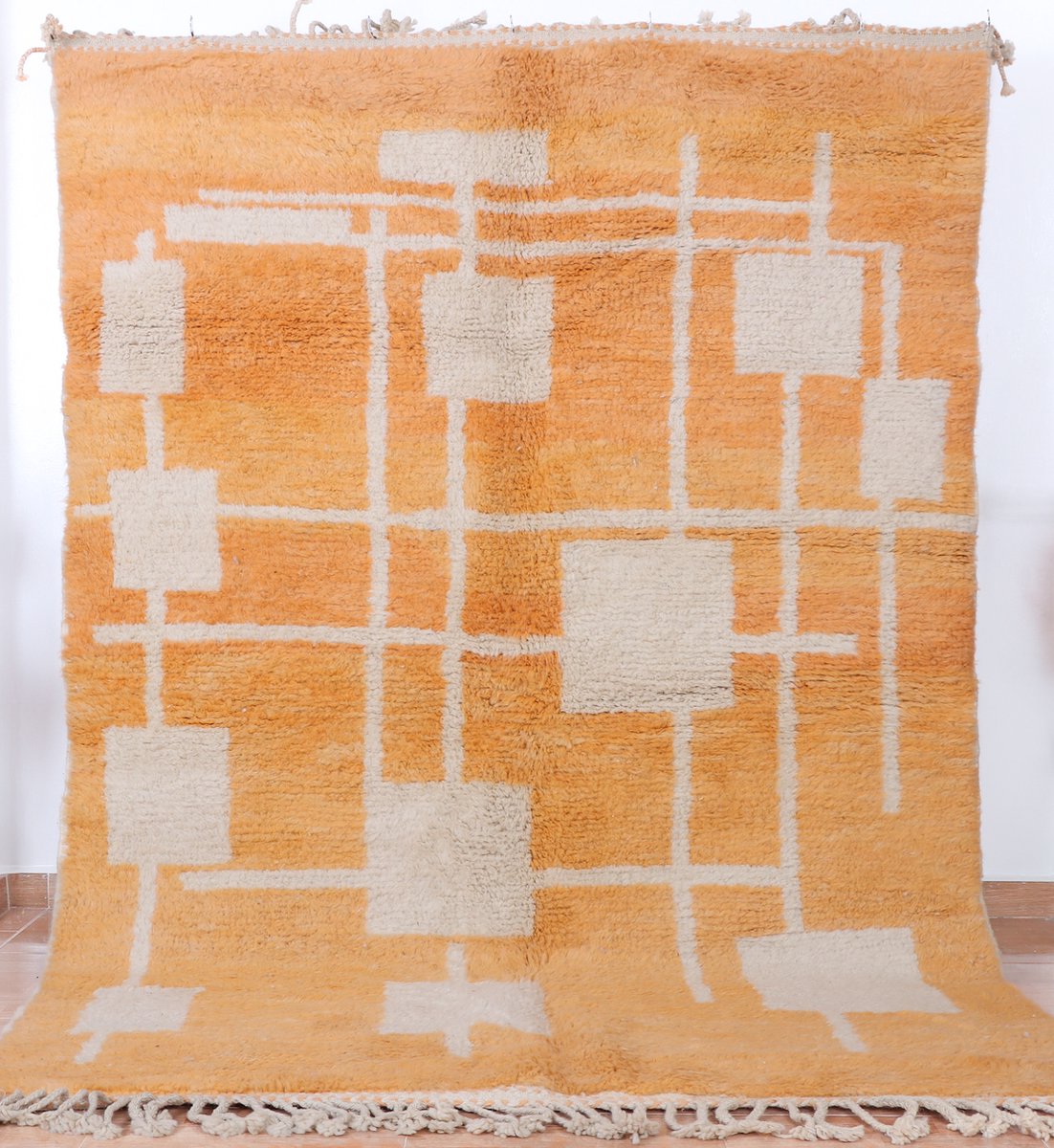 Handgeweven Berber Tapijt ''Beni Ouarain'' Oranje Wit - 240 x 165 cm - Uniek en handgemaakt - Modern vloerkleed Hoogpolig