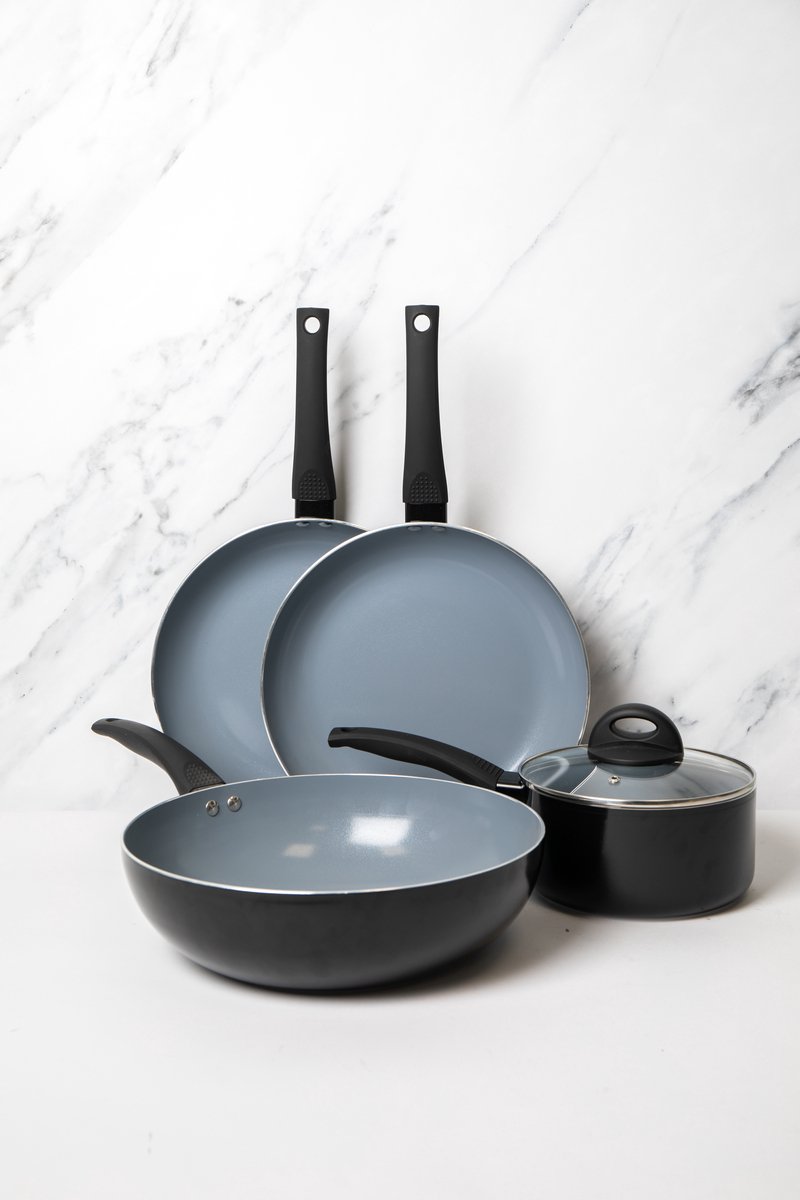 Masterclass 5-delige keramische anti-aanbak Eco pannenset met 2x koekenpannen 24cm 28cm 2x steelpannen 18cm & 20cm en 29 5cm wok