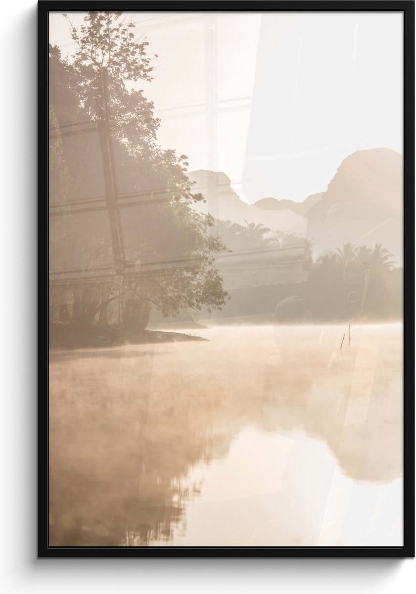 FrameYourWall Poster in lijst - Fotolijst 80x120 cm - Posters - Landschap - Bos - Water - Mist - Beige - Posterlijst zwart - Wanddecoratie badkamer - Muurdecoratie WC - Decoratieve accessoires - Toilet muur decoratie Beige - Landschap