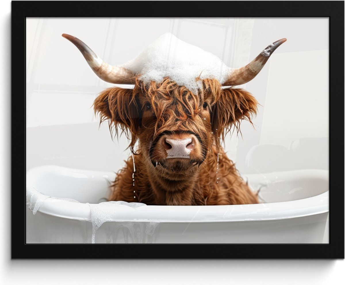 FrameYourWall Poster in lijst - Fotolijst 40x30 cm - Posters - Schotse Hooglander - Bad - Koe - Dieren - Schuim - Posterlijst zwart - Wanddecoratie badkamer - Muurdecoratie WC - Decoratieve accessoires - Toilet muur decoratie