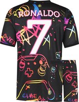 Zwart Ronaldo Al-Nassr voetbaltenue met "Ronaldo 7", "GAME OVER" print en controllers.