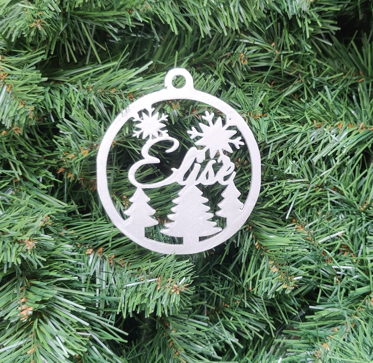 Gepersonaliseerde houten kerstbal met uw eigen naam - December - Cadeautip - Kerstboom - Zilver