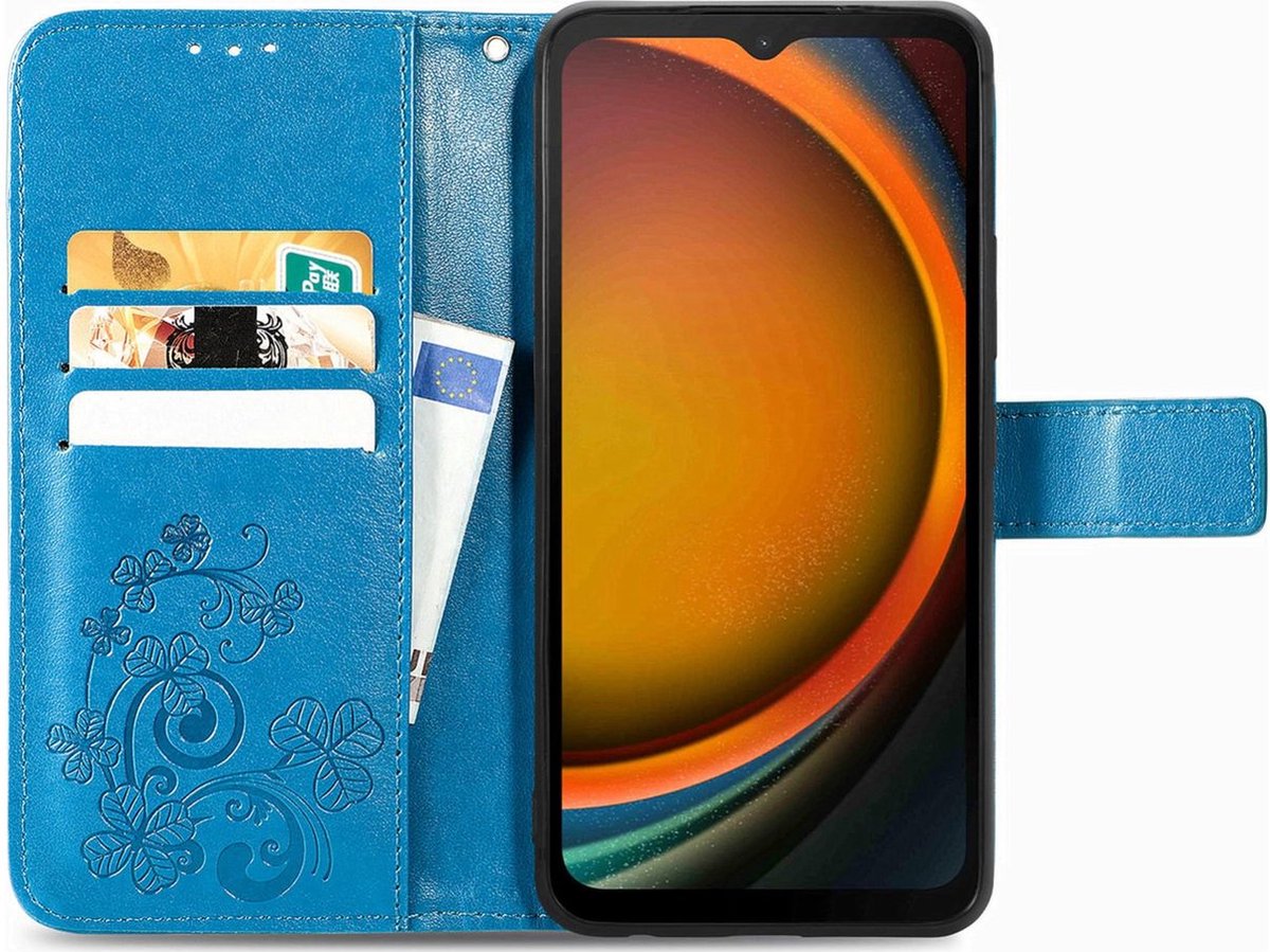 Mobigear Telefoonhoesje geschikt voor Samsung Galaxy Xcover 7 Hoesje | Mobigear Clover Bookcase Portemonnee | Pasjeshouder voor 3 Pasjes | Telefoonhoesje voor Pinpas / OV Kaart / Rijbewijs - Blauw
