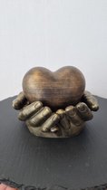 Urn hart in handen - 450 ml - goud, brons