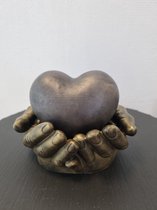 Urn hart in handen - 450 ml - oudzilver, goud