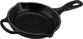Bol.com Le Creuset Skillet Signature - Mat Zwart - Ø 16 cm - Geëmailleerde Anti-aanbaklaag - Geschikt voor Alle Warmtebronnen in... aanbieding