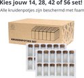 Boîte en carton avec le texte "Set de pots d'épices" et deux rangées de pots d'herbes en verre avec couvercles en acacia, protégés par de la mousse.