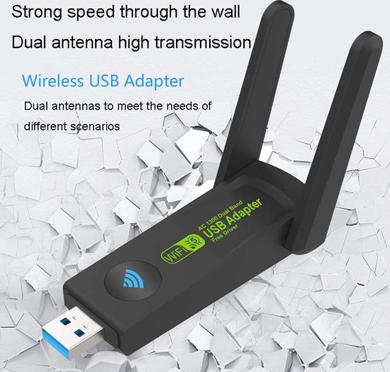 Zwarte USB WiFi-adapter met dubbele antennes. Tekst: Wireless USB Adapter, AC 1300 Dual Band.
