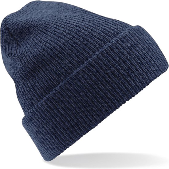 Donkerblauwe gebreide beanie met omslag.