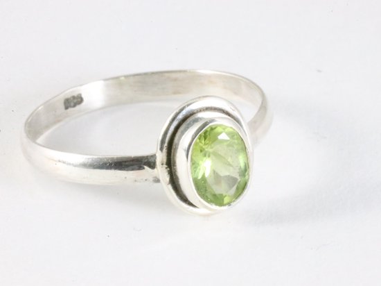 Bague en argent fin avec péridot - taille 19