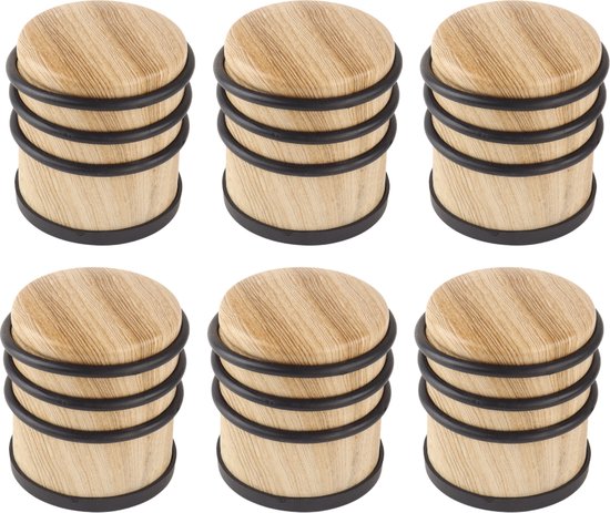 Zes houten deurstops met zwarte ringen, op een witte achtergrond.