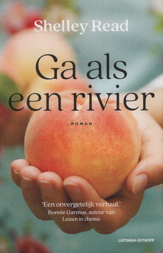 Boekomslag met handen die een perzik vasthouden, met de titel 'Ga als een rivier'.