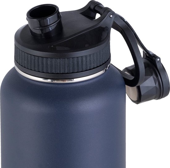 Detail van de dop van een donkerblauwe NOMAD drinkfles met draagring.