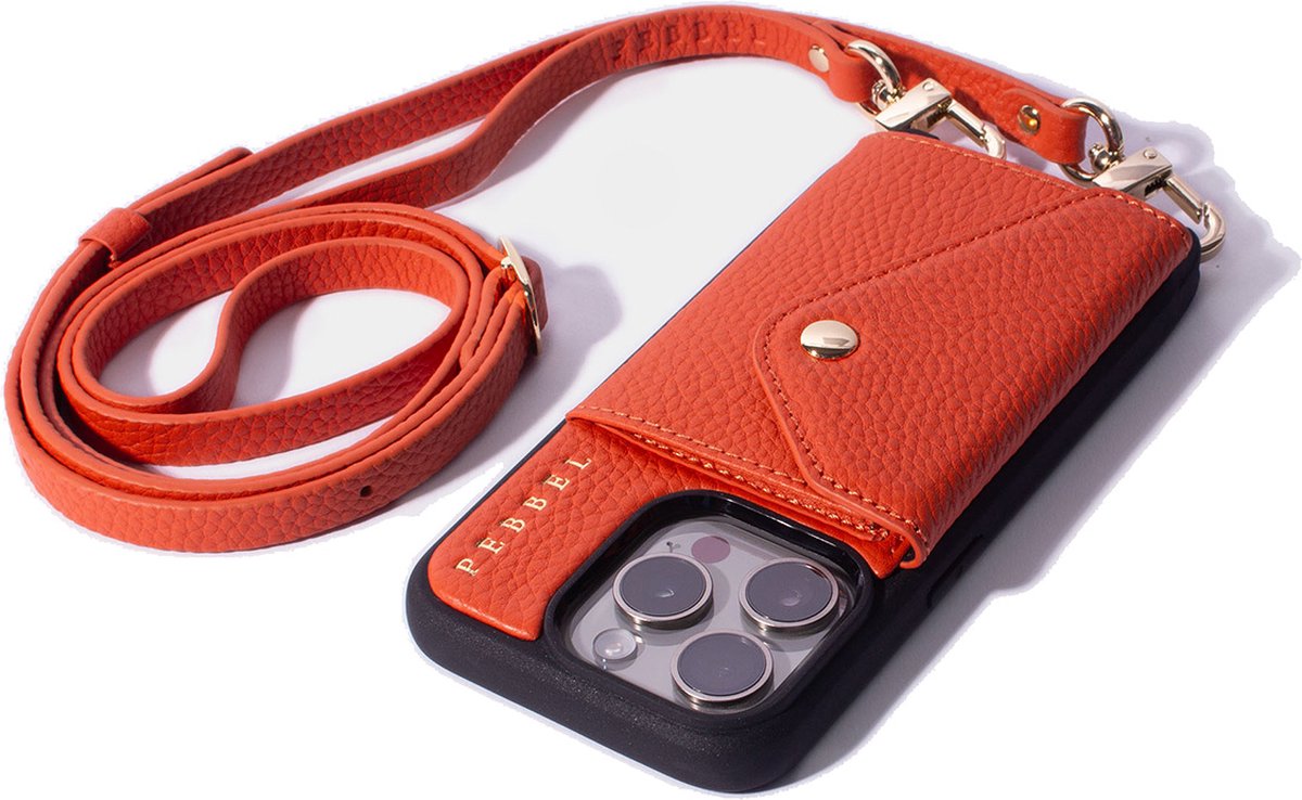 Pebbel Crossbody Hoesje Orange - Geschikt voor iPhone 15 Pro - Luxe Hoesje met Koord - Echt Italiaans Leer - Pasvakje