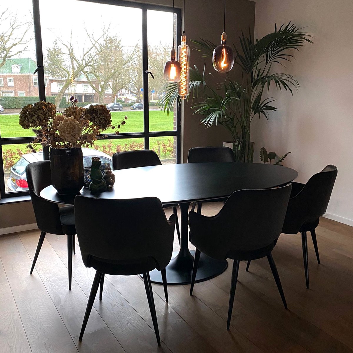 Flute Eettafel Zwart Ovaal