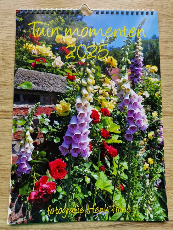 Foto: Maandkalender natuur kalender tuinmomenten 2025 met unieke sfeer foto s van natuurlijke tuinen vol bloemen en planten foto s henk frons cadeau idee sinterklaas kerstmis 