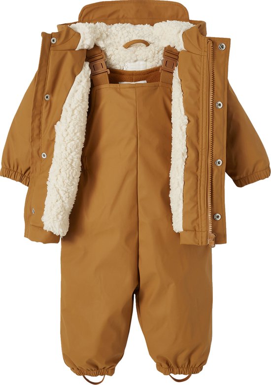 Bruine regenjas met teddy voering en bijpassende salopette.