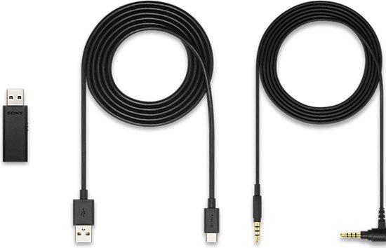 Sony USB-dongle, USB-C naar USB-A kabel en 3,5mm audiokabels.