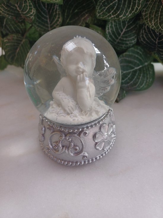 Boule à neige avec ange blanc sur socle argenté astucieusement décoré Ø6,5cm 9cmH