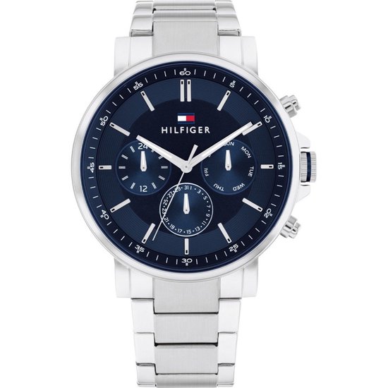 Zilverkleurig horloge met blauwe wijzerplaat en Tommy Hilfiger logo.