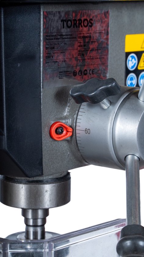 Een Torros tafelboormachine met een schaalverdeling van 60 en technische specificaties.