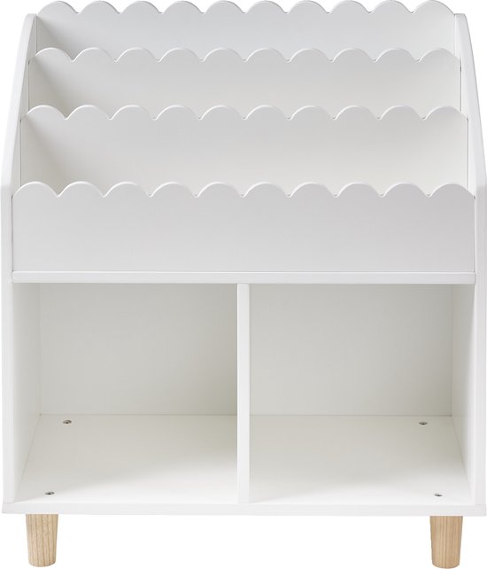 Witte kinderboekenplank met vier golvende planken en twee onderste vakken, staand op vier houten pootjes.