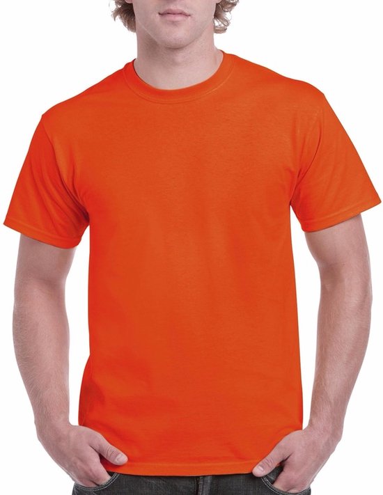 T-shirt orange uni pour homme, avec col rond et manches courtes.