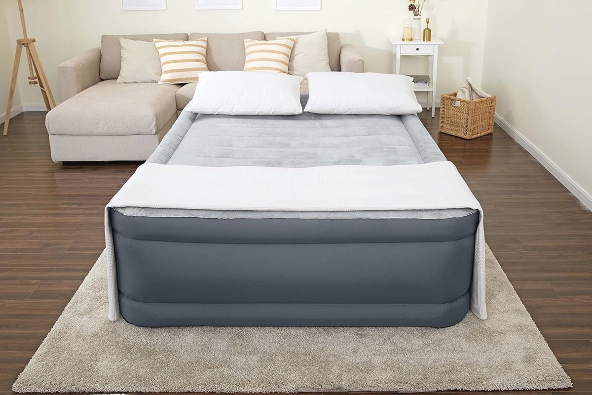Comfortabel en Duurzaam Luchtbed met Ingebouwde Pomp en USB-Charger - 22 Inch Hoogte
