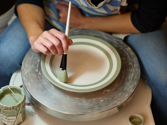 Cornishware Willow Green ontbijtbord 22.8cm Gestreept Groen Wit Handbeschilderd