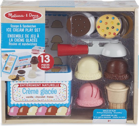 Une Assiette De Cornets De Fruits Et De Crème Glacée Sur Une Table  Grqzk8tb4i