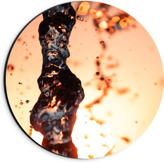 Dibond Muurcirkel - Spetters en Klotsend Water tegen Oranje Zonlicht - 20x20 cm Foto op Aluminium Muurcirkel (met ophangsysteem)